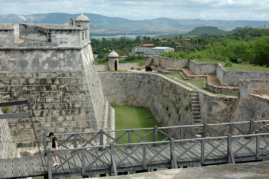 Крепость Сан-Педро-де-ла-Рока-дель-Морро. Город Сантьяго-де-Куба
